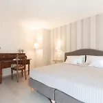 Antico Borgo 4* קנוביו