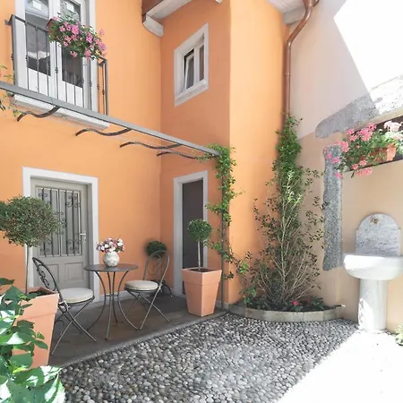 Antico Borgo B&B 카노비오
